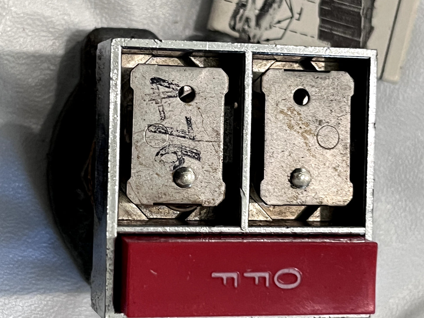 E30AF Operator, Pushbutton, 30.5 mm, Off, Top Maint - Bottom Maint, E30 Series