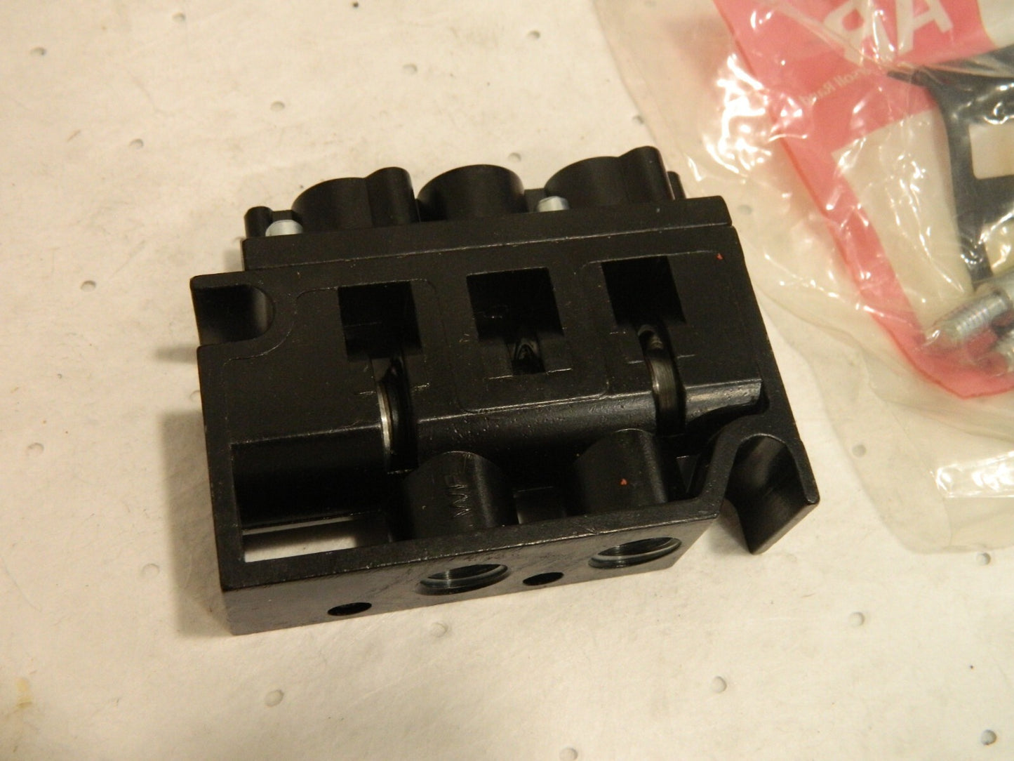 ARO Stacking Solenoid Valve Pilot 4Way 3 Position Pilot Return A322PD