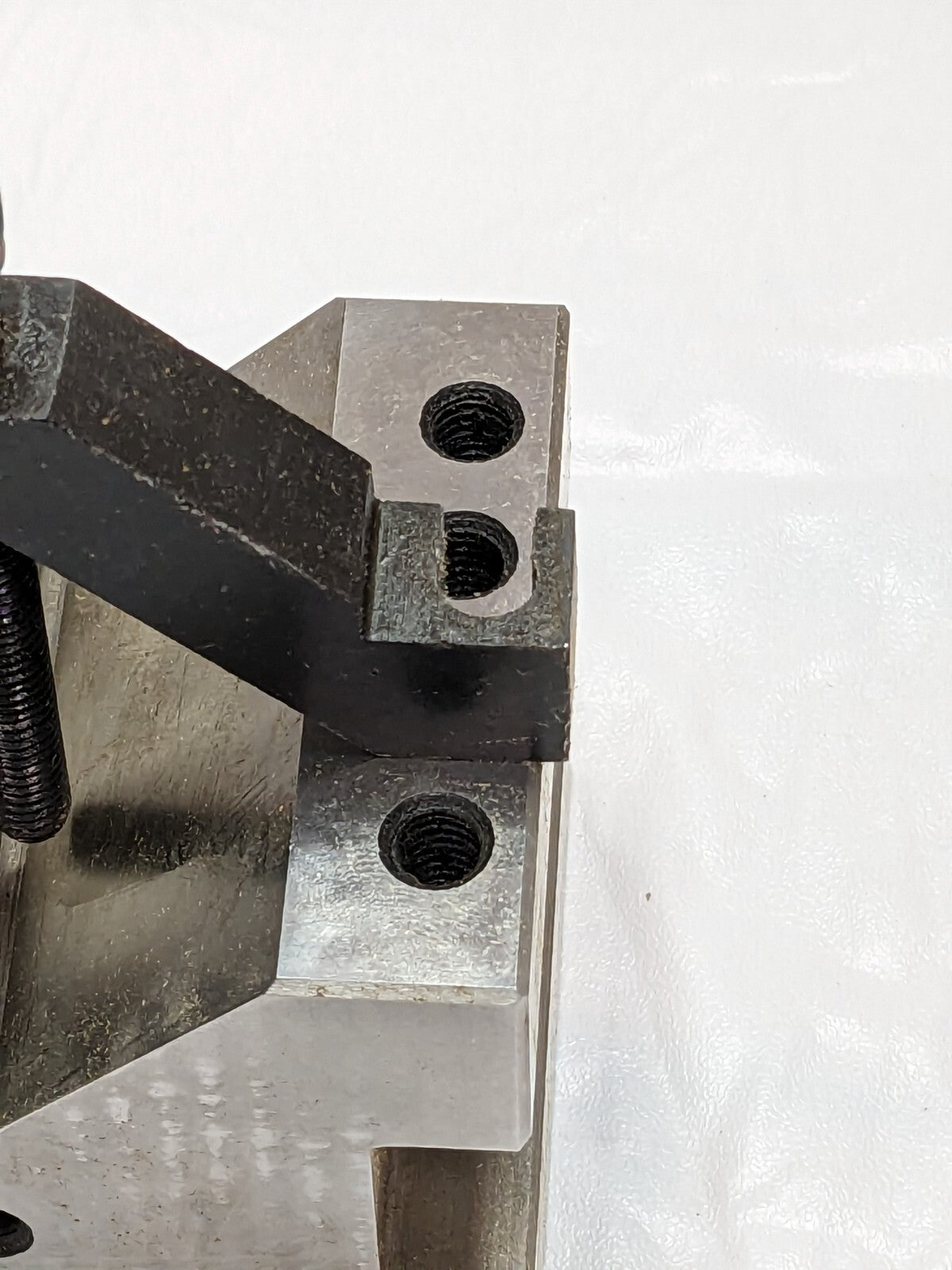 V-Block 2-1/4" Max Cap., 90° V Angle, 4" OAL, 3" OAW, 3" OAH 00325530 INCOMPLETE