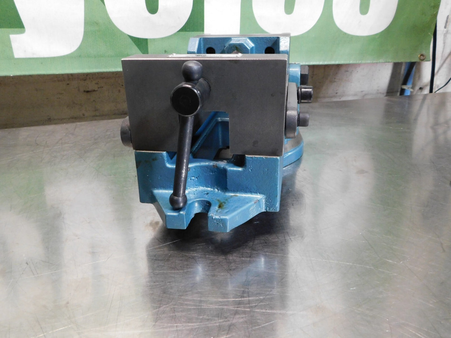 Gibraltar 6 Manual Angle Swivel Machine Vise 428-72022 DAMAGE