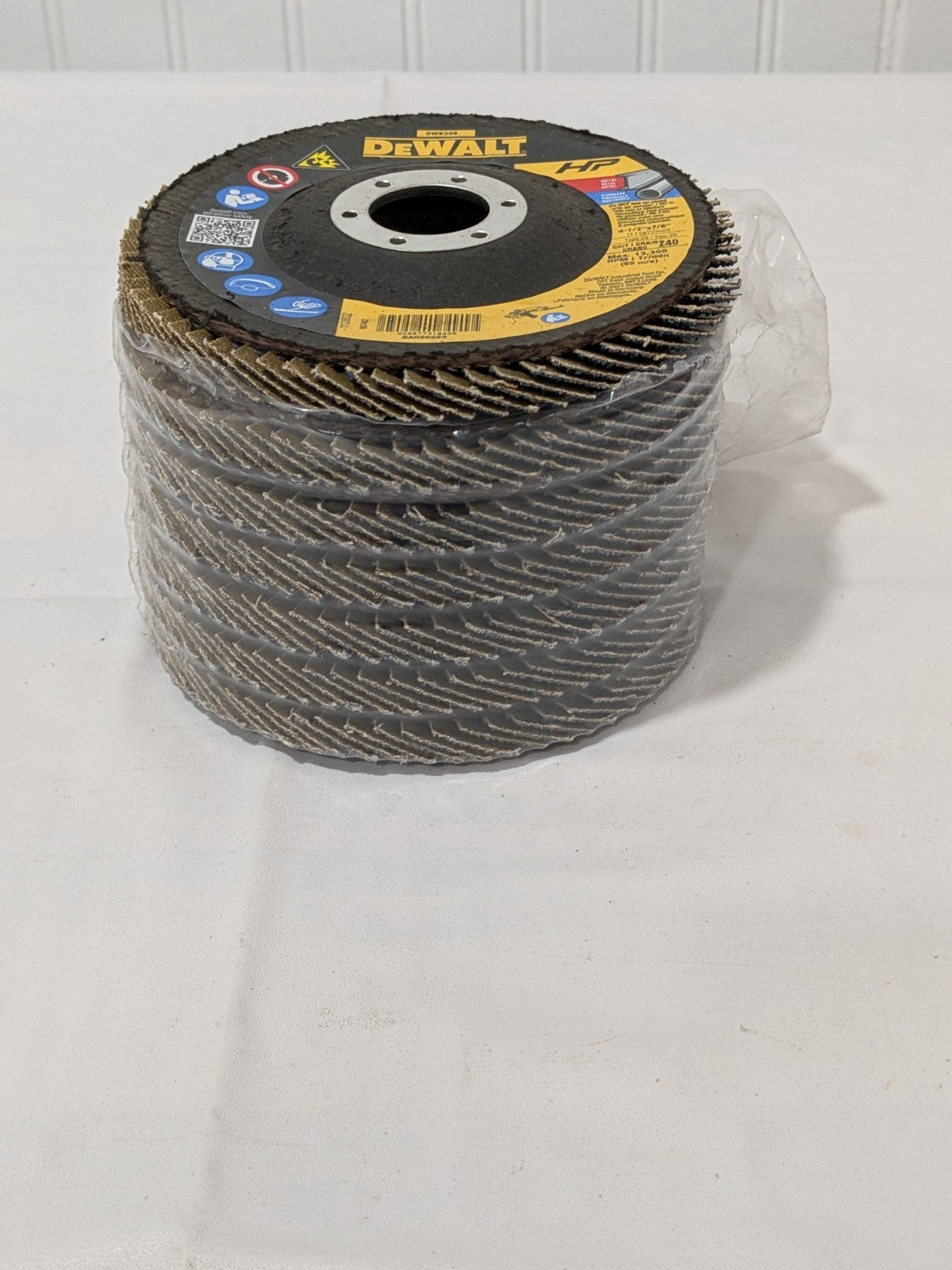 DeWALT 4 1/2" X 7/8" Z 40 Grit Flap Disc Pack of 7 DW8306
