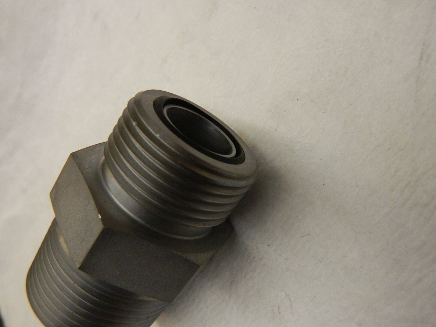 PARKER CompressionTube Connectors1-11-1/2"ThreadO-Ring Face Seal/NPTF 12-16FLO-S