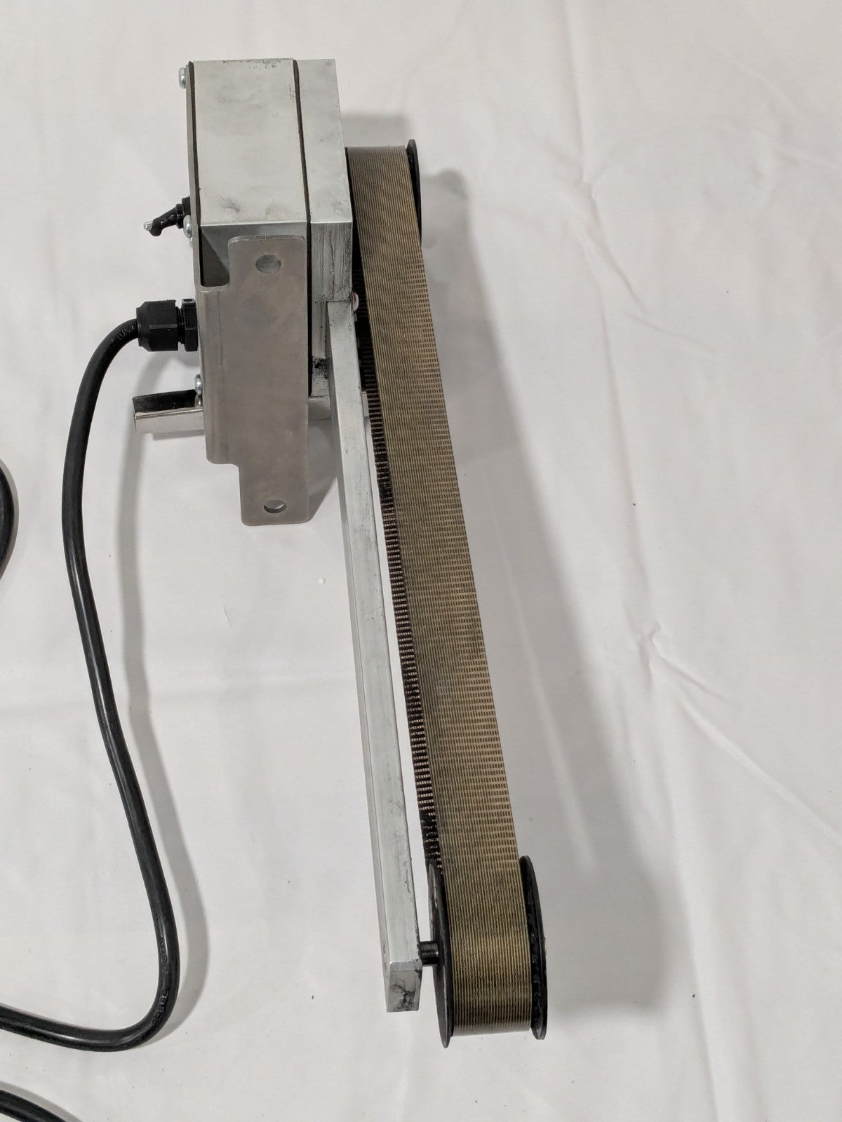 Mini-Skimmer Oil Skimmer: 0.25 GPH, 8" Reach, with On/Off Switch MSRS8CS