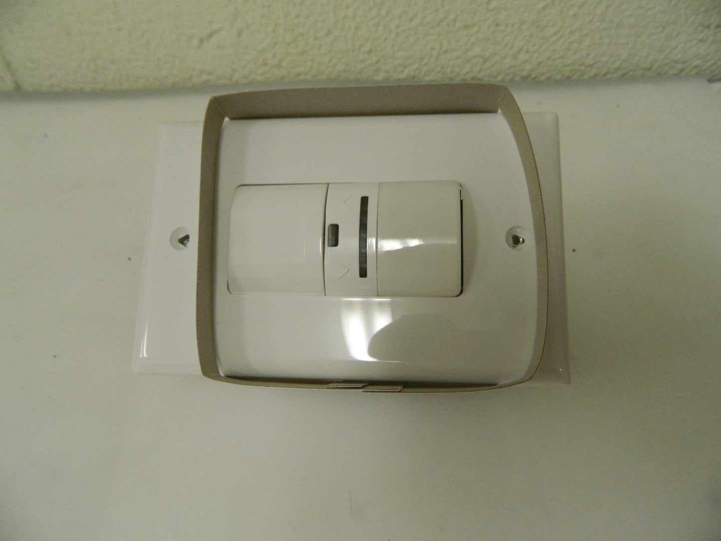 Cooper Wiring Infrared Vacancy Sensor Wall Switch 1,000 Sq. Ft. Cover VS106D1-W