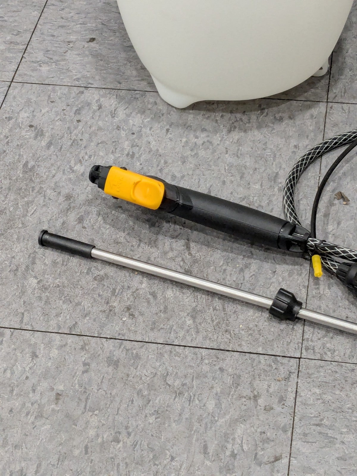 Smith 3 Gal Chemical Safe Garden Hand Sprayer 190365
