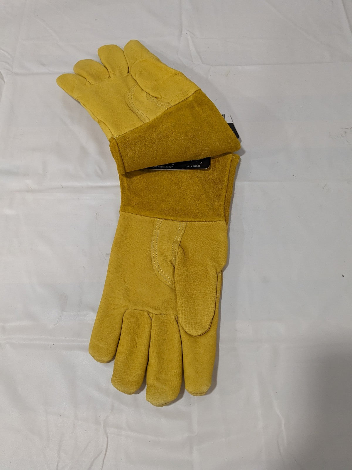 BLACK STALLION Welding/Heat Protective Glove Size Small 39CHMP-S