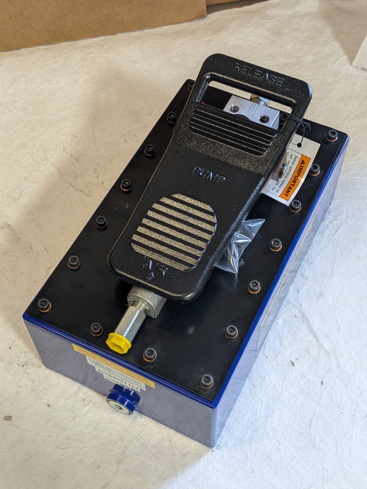 WorkSmart Single Acting Air Hydraulic Treadle Pump 10,000 PSI Max WS-MH-HPC1-004
