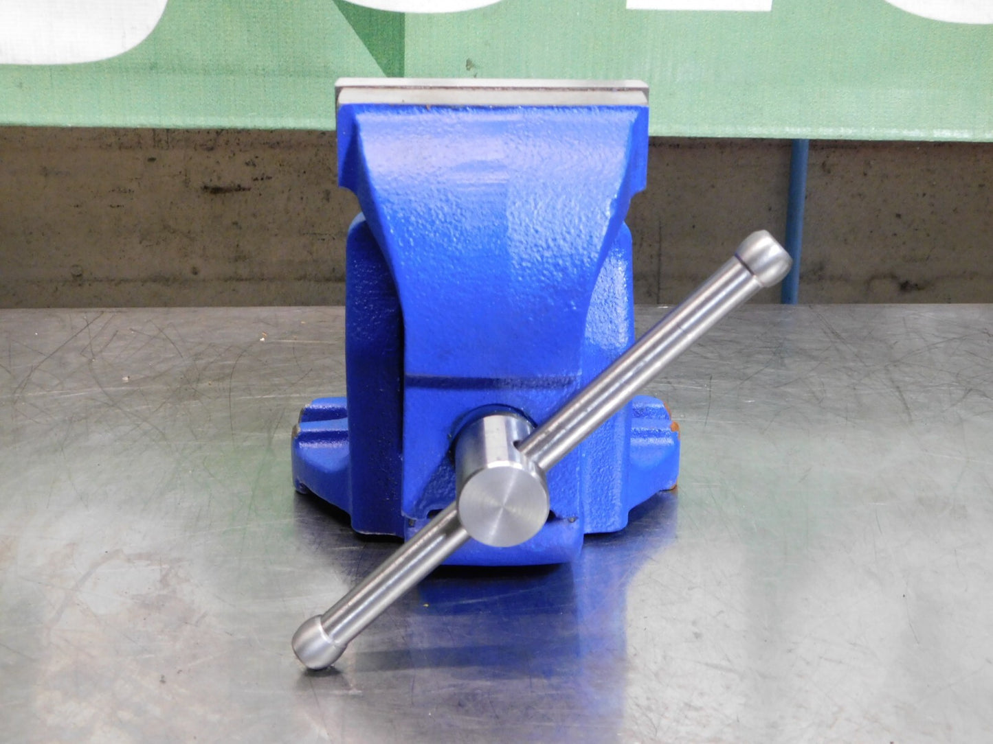 Irwin Bench Vise 4" Jaw Width 2-3/4" Throat Depth 3