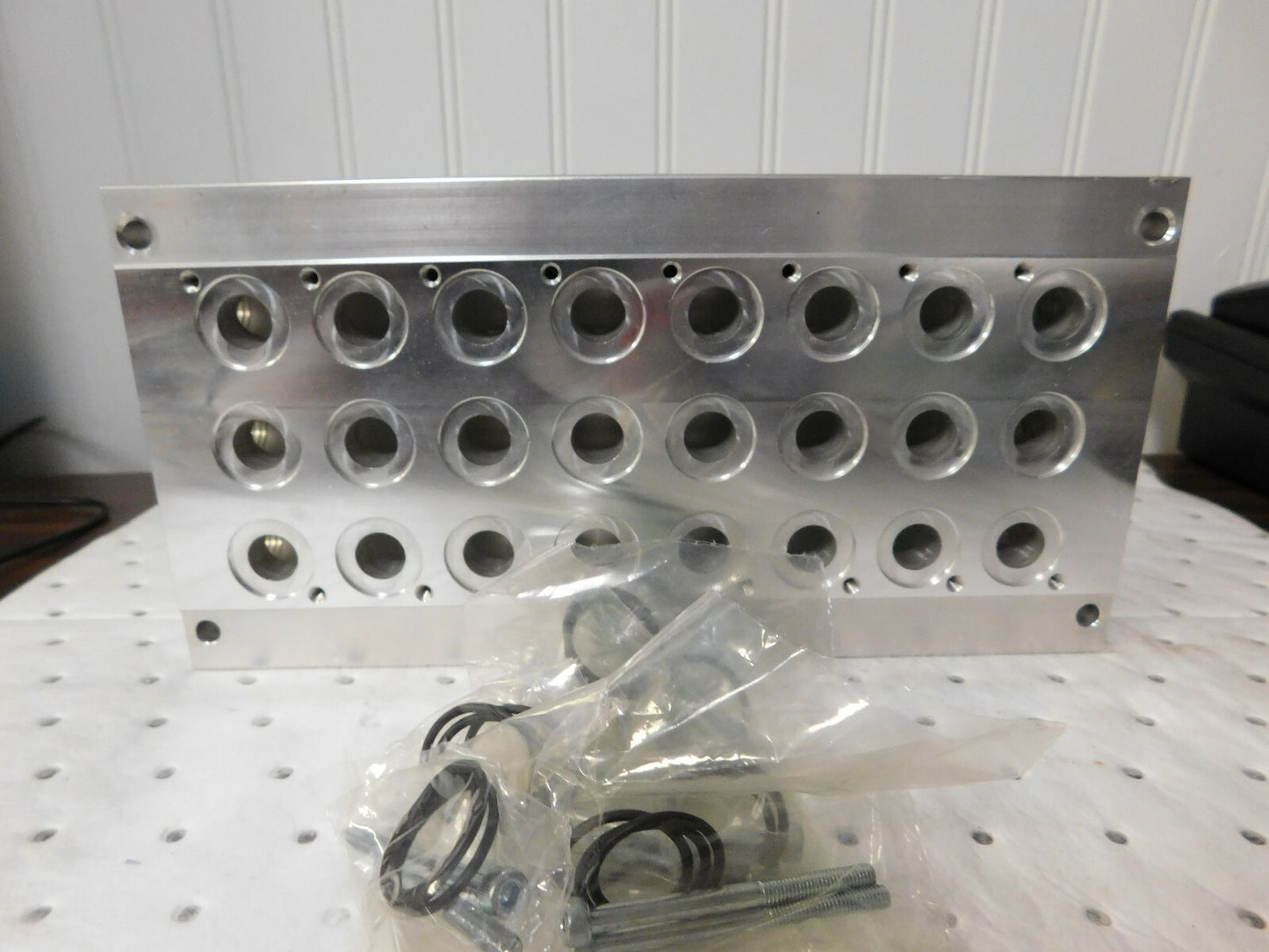 Jupiter Pneumatic 3/8" Inlet 1/2" Outlet Manifold 84470988