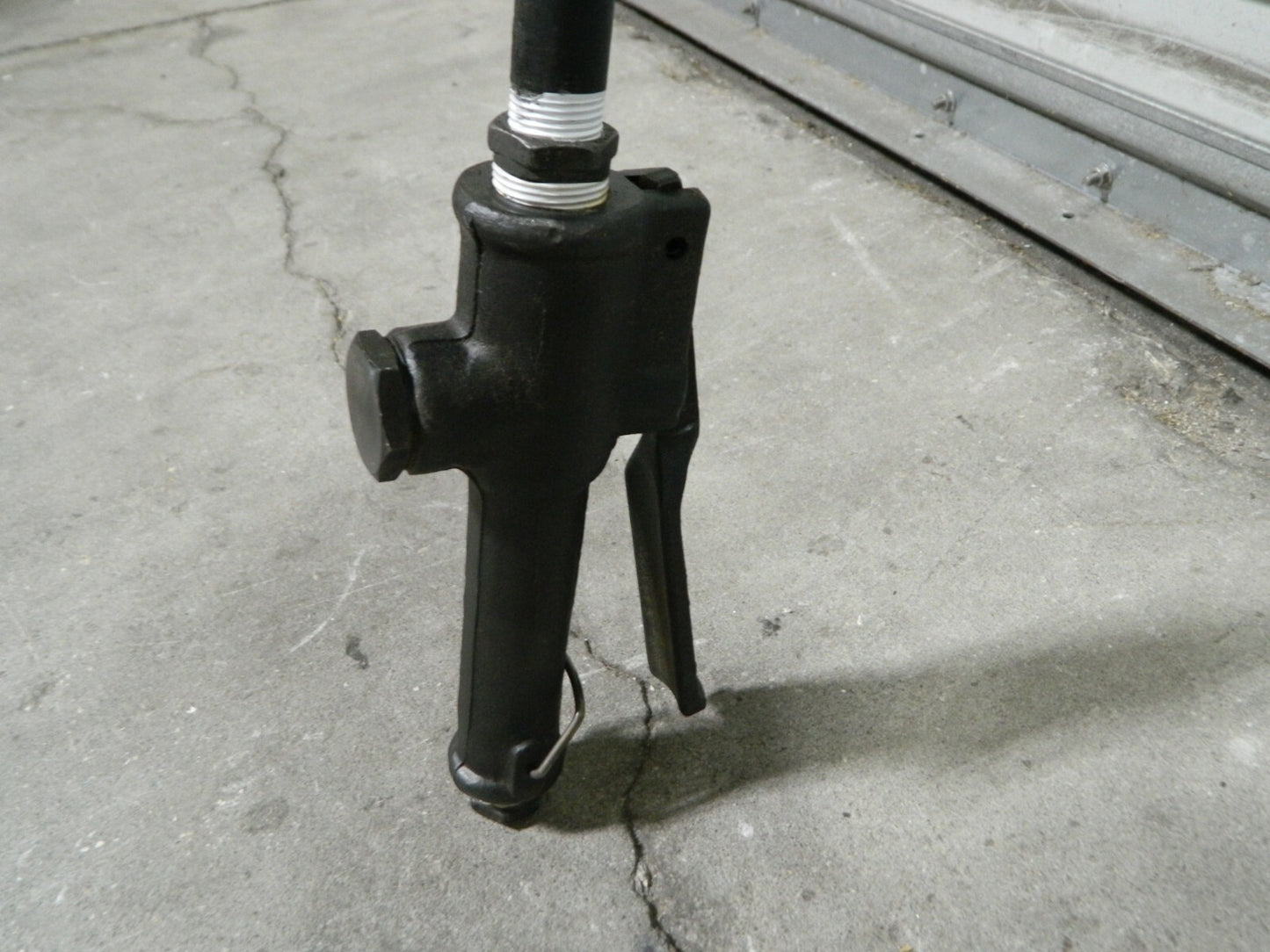 UNIVERSAL TOOL Pneumatic Scaling Hammer 4,600 BPM 1-1/8" Long Stroke UT8630