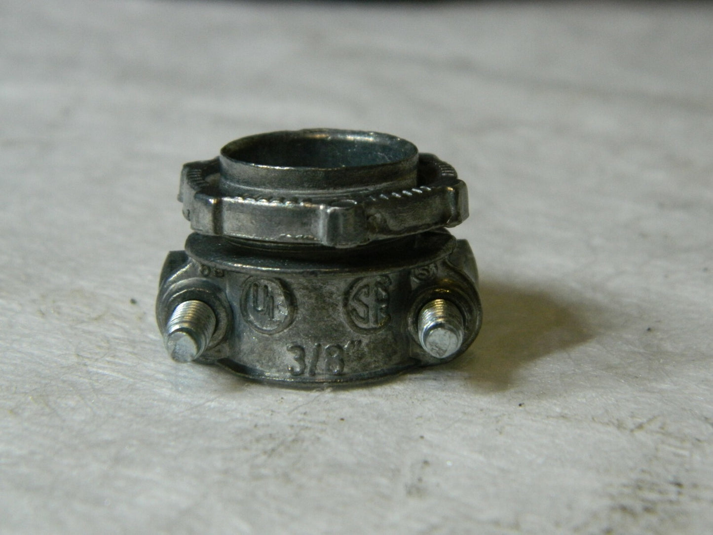 Thomas & Betts 3/8" Trade Conduit Connector Die Cast Zinc Qty 100 NC301
