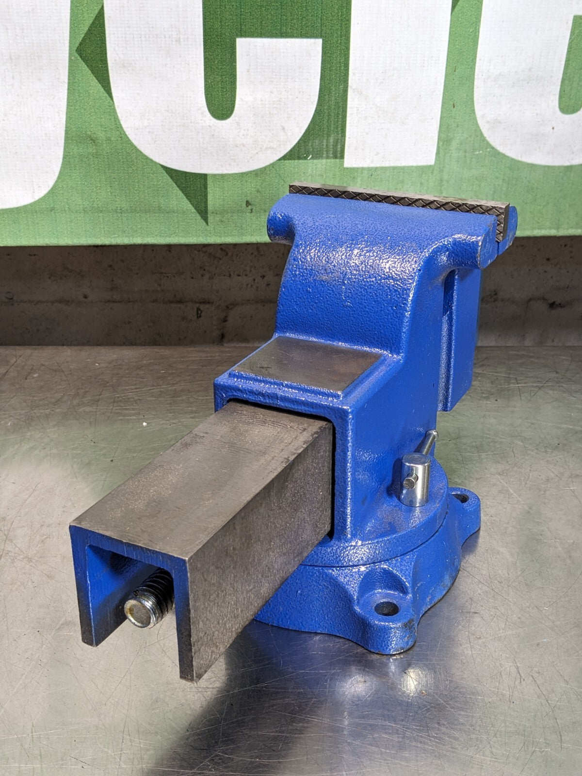 Gibraltar Bench Vise w/ Swivel Base 6" Jaw Width 6" Opening Capacity DAMAGED