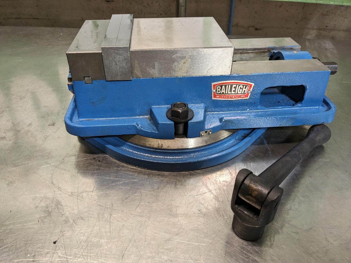 BAILEIGH Machine Vise: Horizontal Swivel Base 1 Station 12-9/16" DAMAGED 1019130