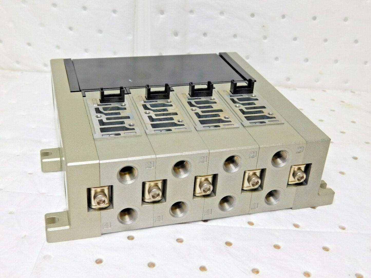 SMC Pneumatics 4 Station Manifold-Plug-In Type VV5FS201T1041-2
