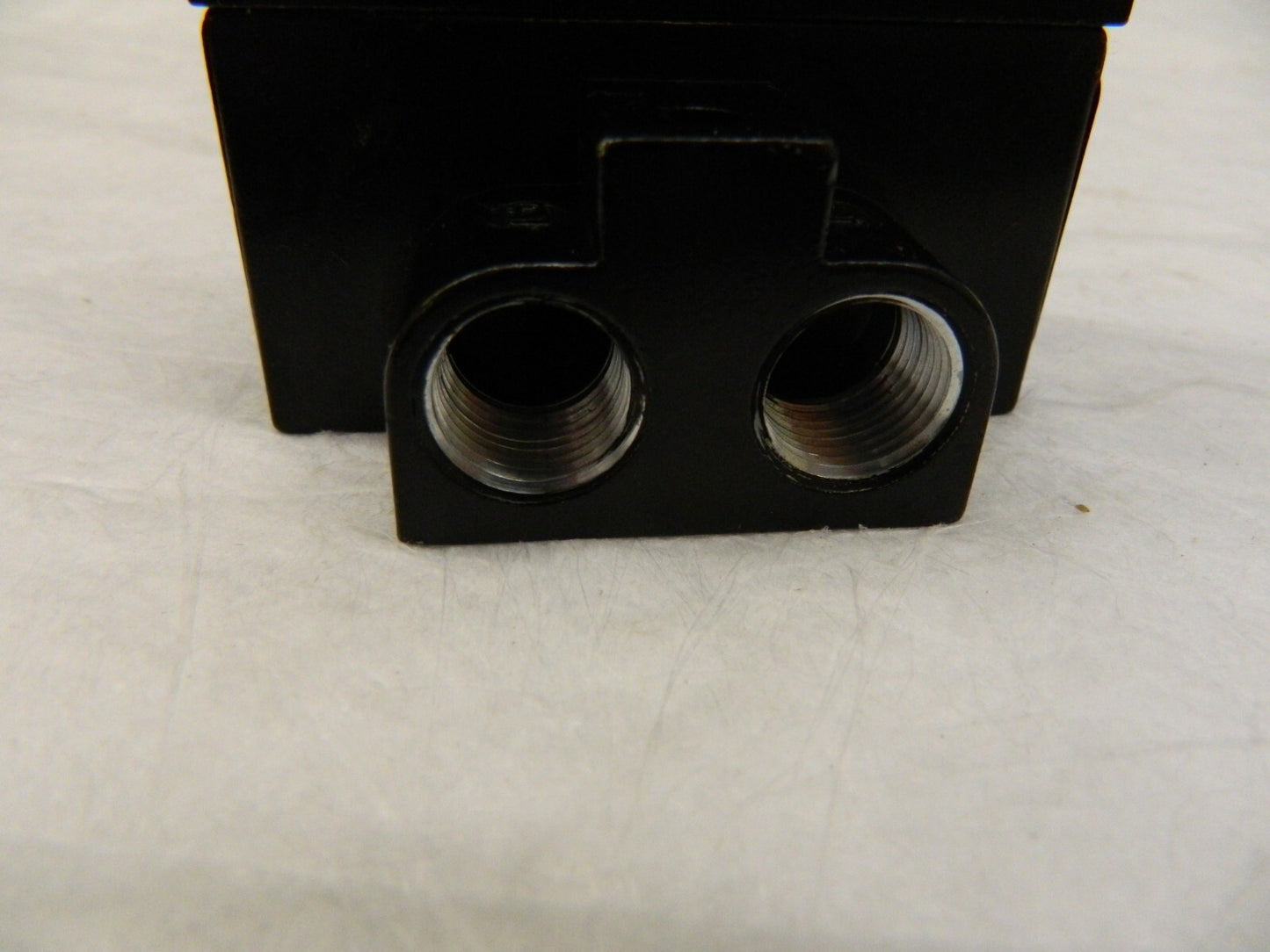 ARO/INGERSOLL-RAND 3/8"x 3/8" Outlet Body Ported Solenoid Air Valve A213SD-024-D