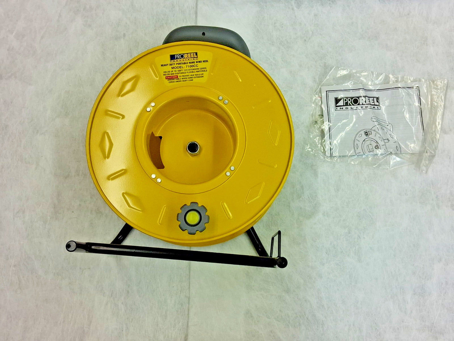 Pro Cord &amp; Cable Reel 12 AWG 100ft Long Without Cable End 7100CC