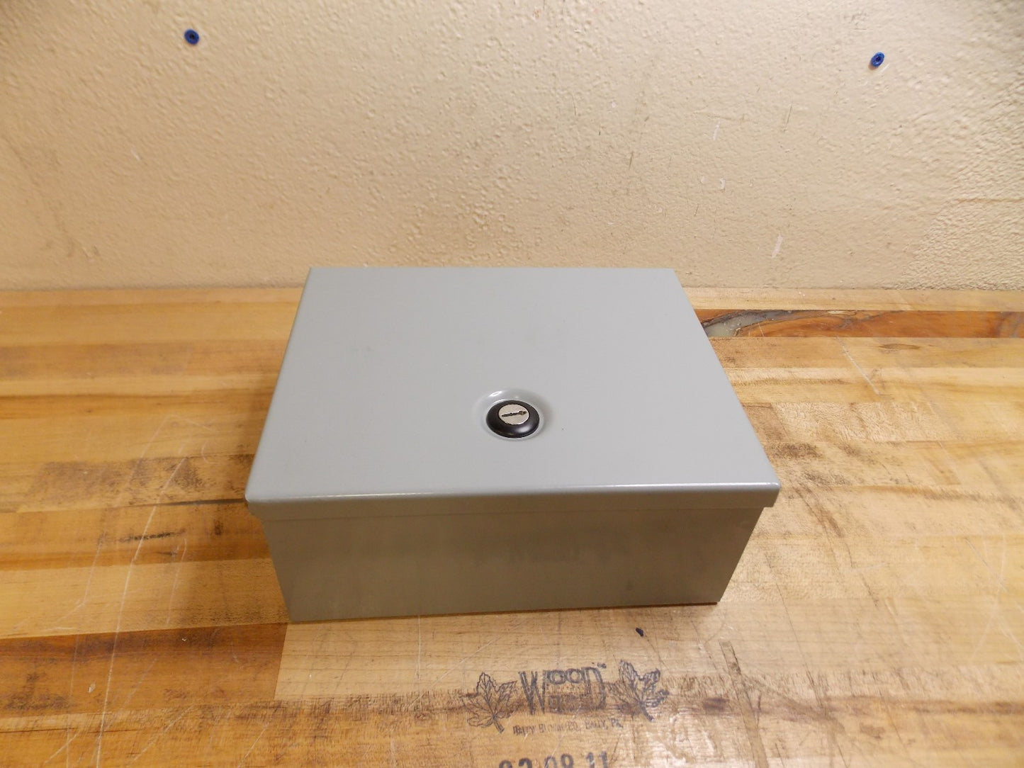 Cooper B-Line Hinge Flat Cover Enclosure 8" x 4" x 10" 16 Gauge Steel 1084-1