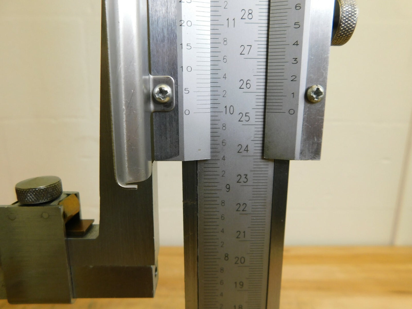 Pro-Grade Vernier Height Gage 0 to 24" Measurement 0.001" Graduation 0