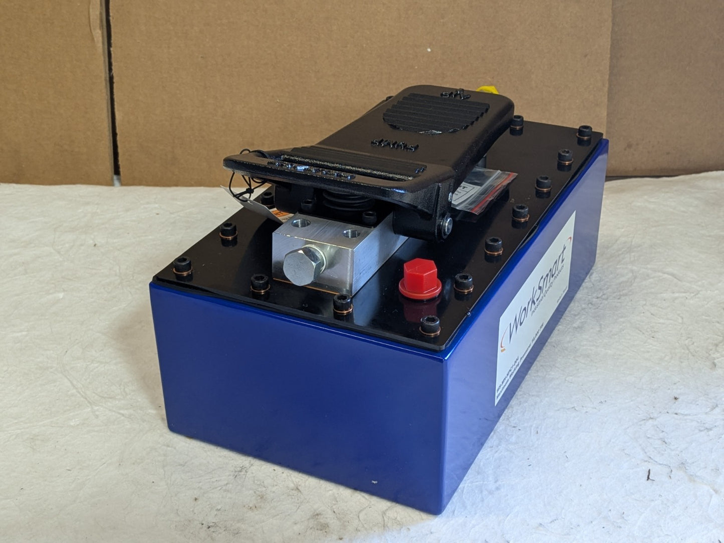 WorkSmart Single Acting Air Hydraulic Treadle Pump 10,000 PSI Max WS-MH-HPC1-004
