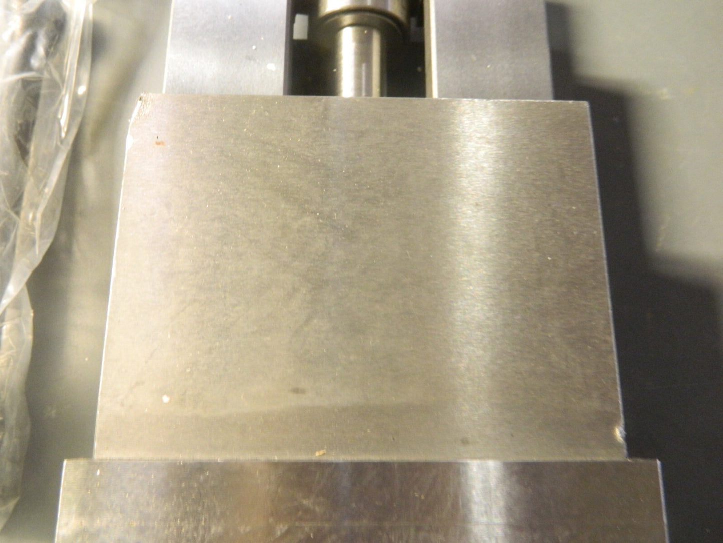 2 Station Machine Vise: 4″ Jaw Opening, Horizontal, Stationary Base 428-12601