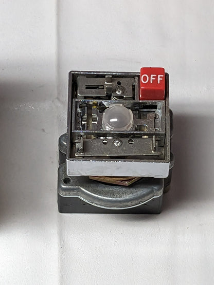 Cutler Hammer Compact Pushbutton Switch Operator w/Ind Lights 120V 60/50Hz E30FA