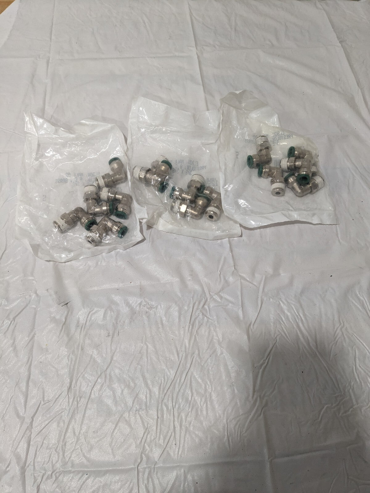 PARKER Push-to-Connect Tube x MNPT x Tube x Male Fitting: 3/8" OD Qty 15 12