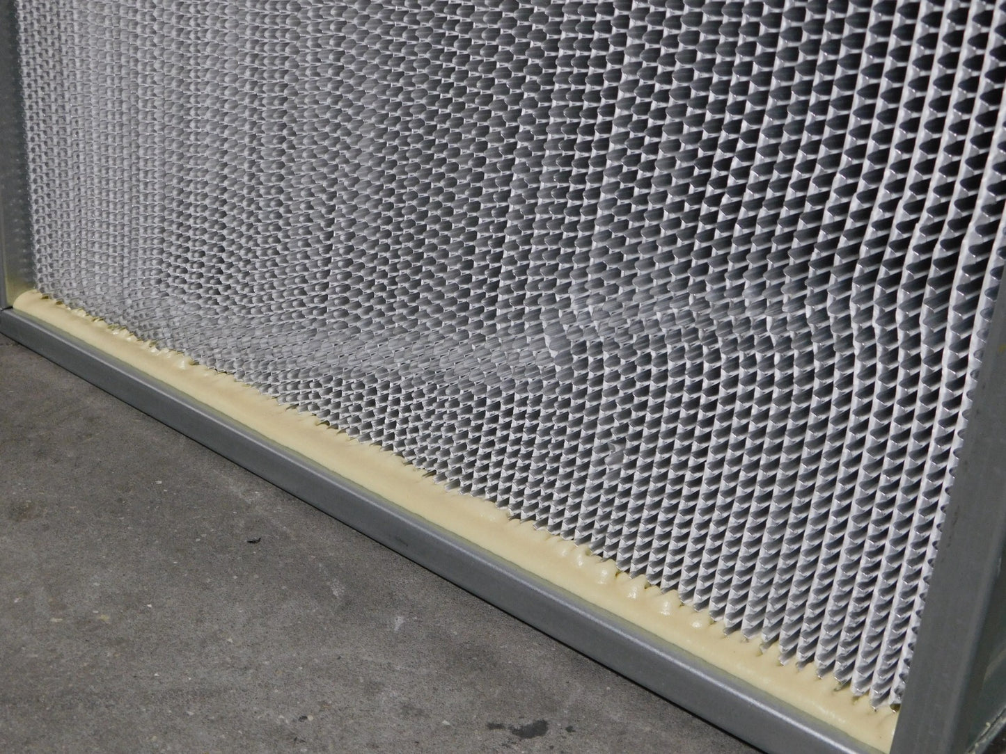 Koch HEPA Air Filter 99.97% Efficiency 24" H x 24" W 11-1/2" D H66A2X1 DAMAGE