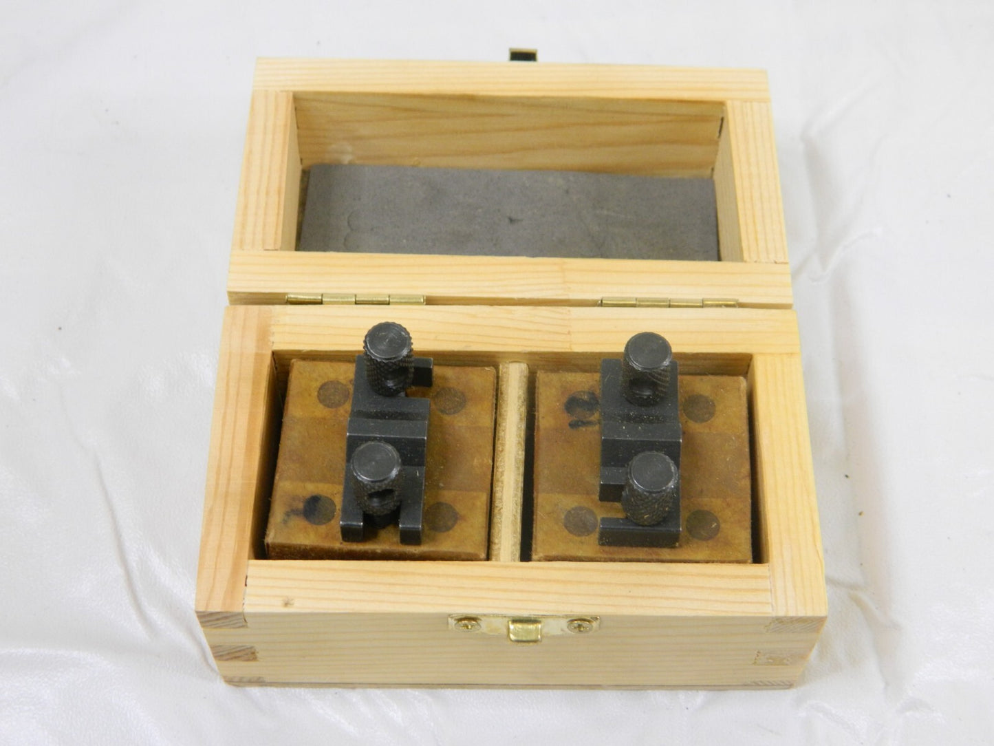 V-Block Set: 0.575" Max Capacity, 90° V Angle 1-3/8" OAW, 1-3/16" OAH 420-5420