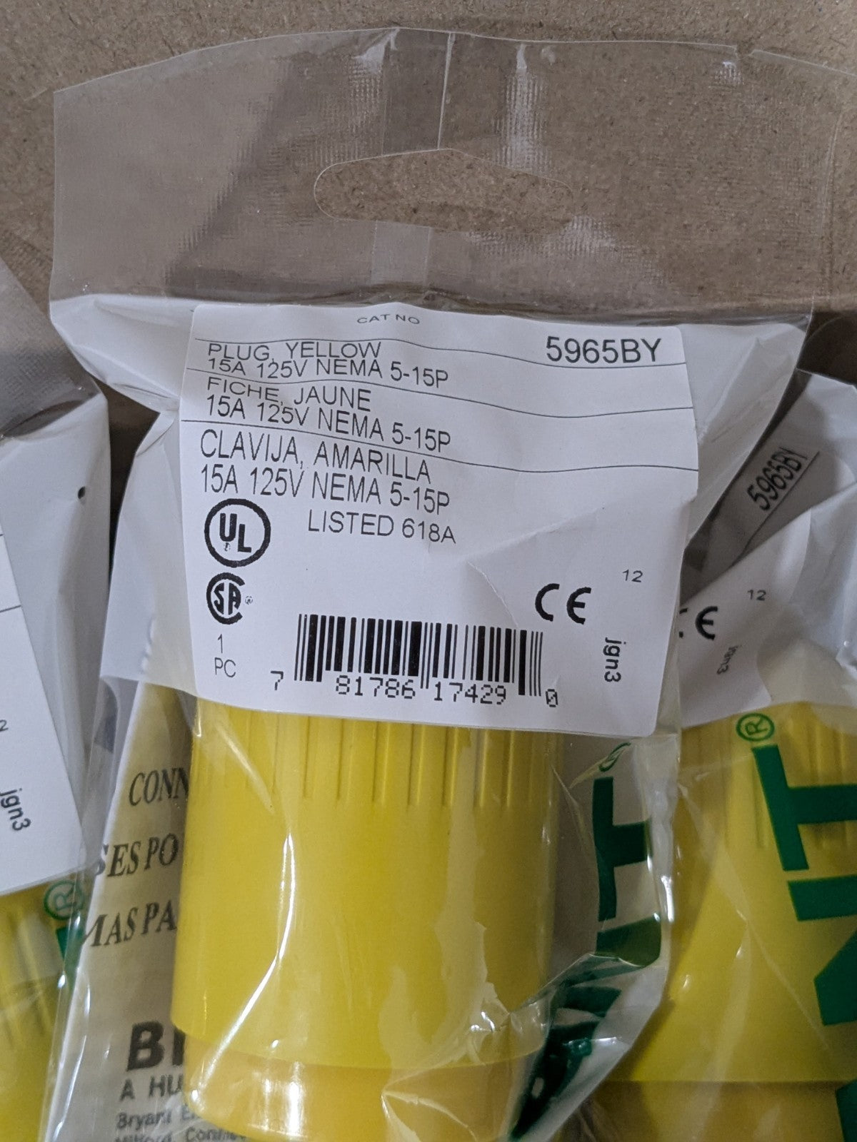 Bryant Electric Straight Blade Plug: 5-15P, 125V, Yellow Qty 9 5965BY