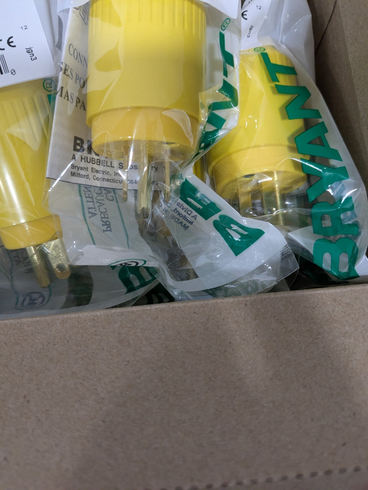Bryant Electric Straight Blade Plug: 5-15P, 125V, Yellow Qty 9 5965BY
