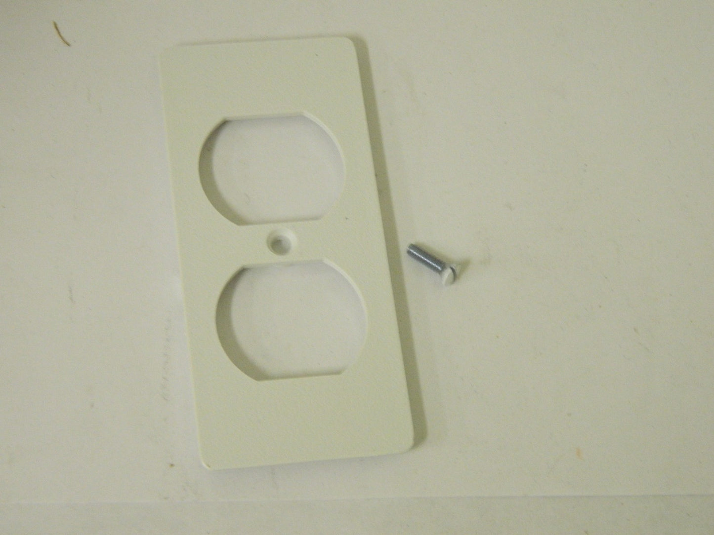 Wiremold Duplex Receptacle Faceplate 4-1/4" X 1-7/8" Qty. 50 5507D-WH