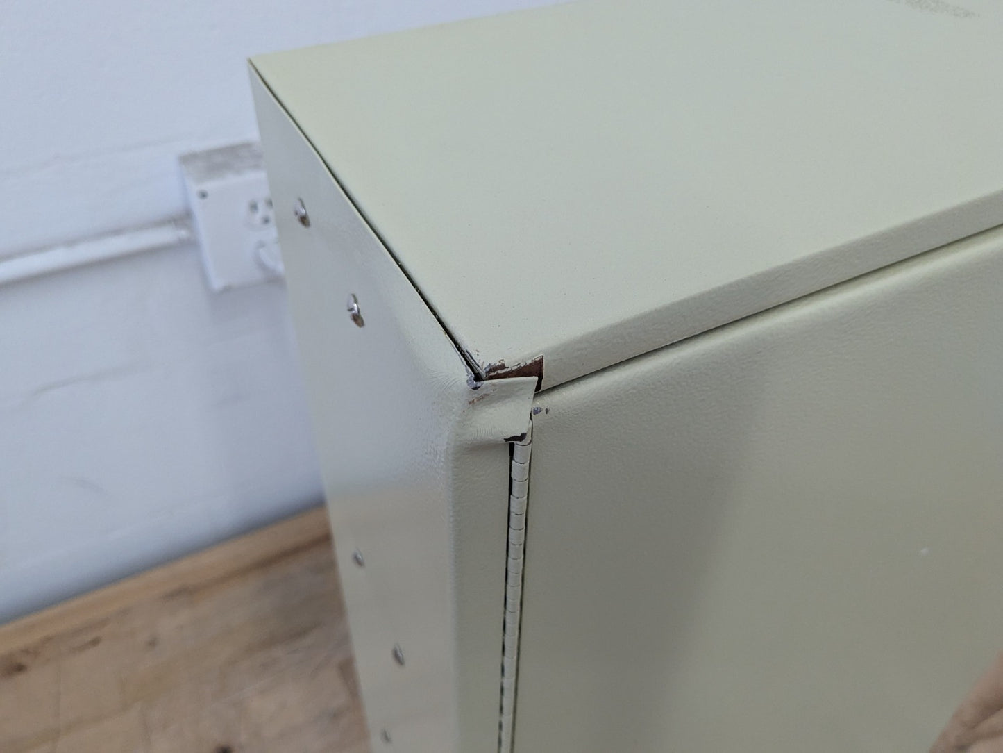 Master Lock Steel Lockable Key Storage Cabinet 25" x 18" x 7" Scr
