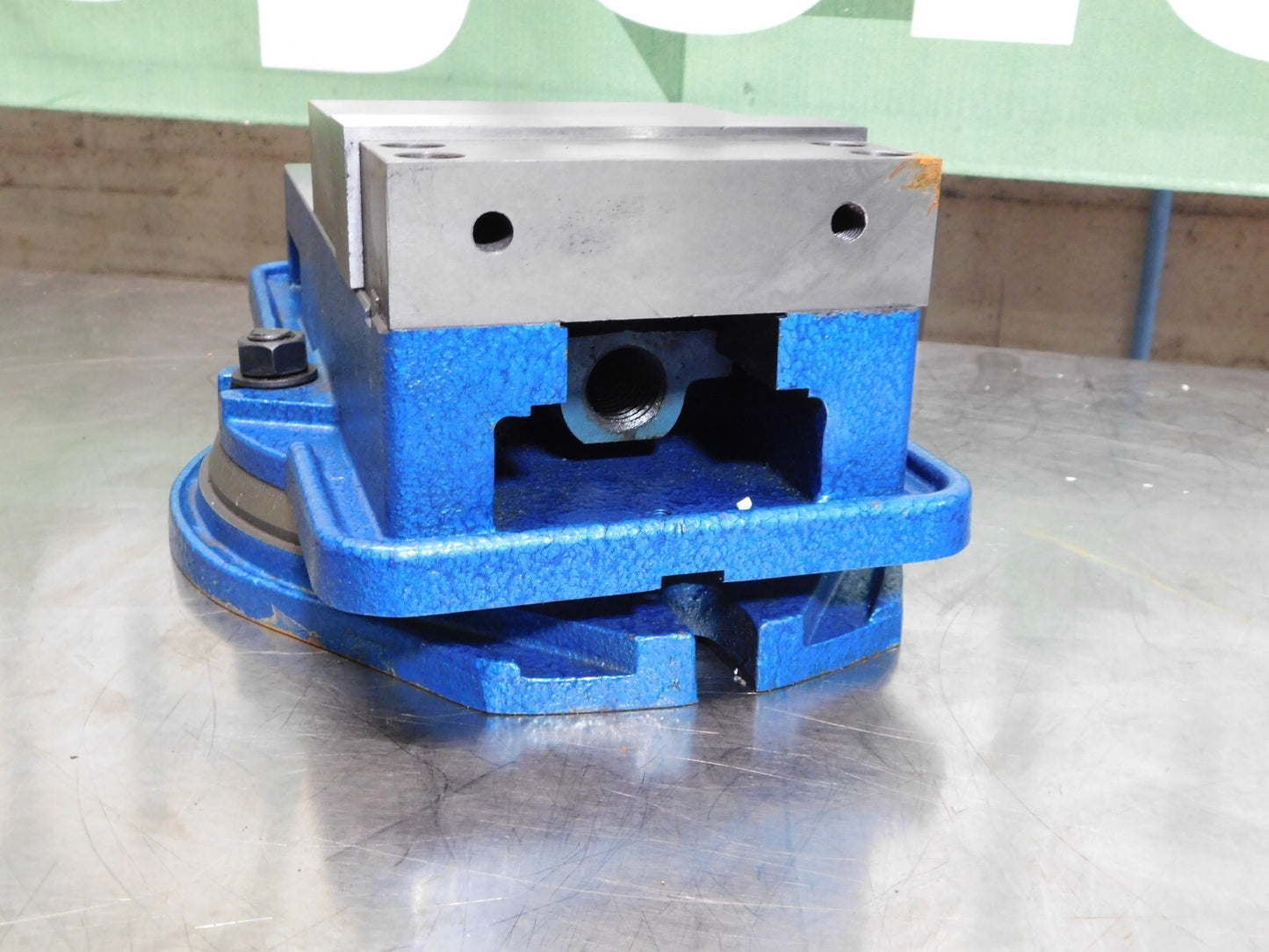 Pro-Grade 6" Opening 6" Manual Horizontal Swivel Precision Machine Vise 428-7261