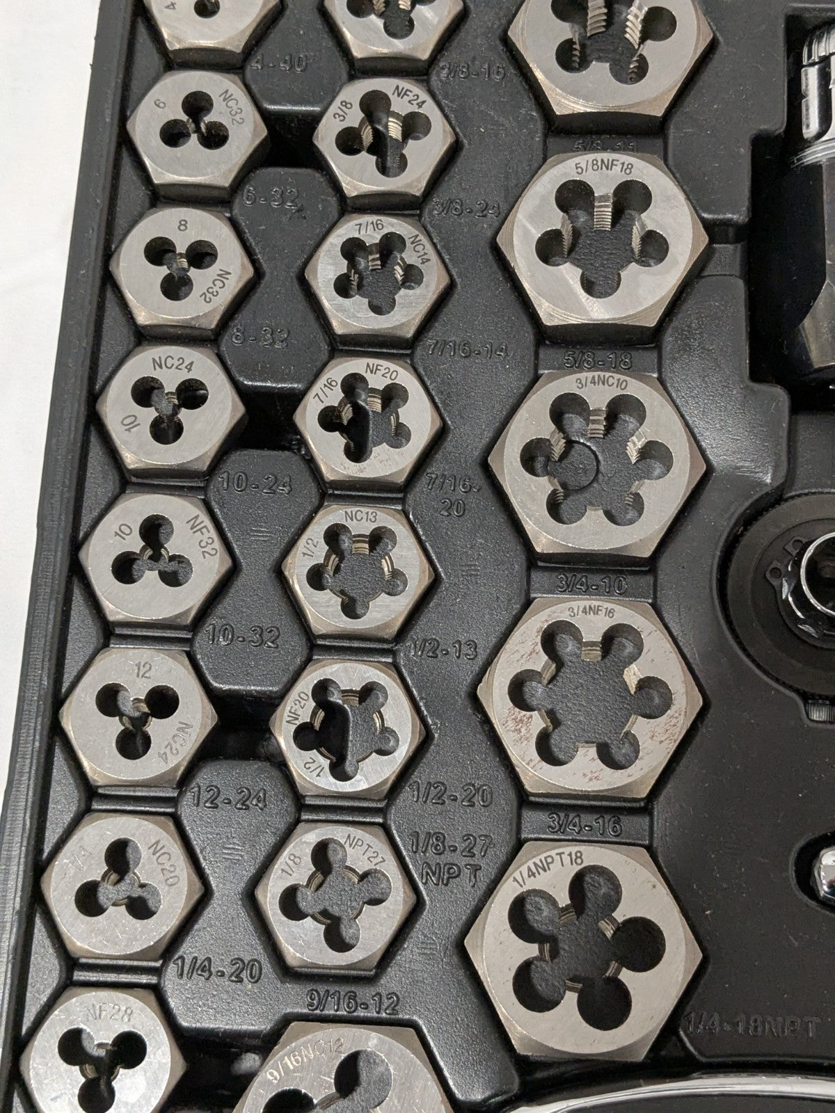 GEARWRENCH 109 Pc. SAE & Metric Ratcheting Tap and Die Set INCOMPLETE 82812