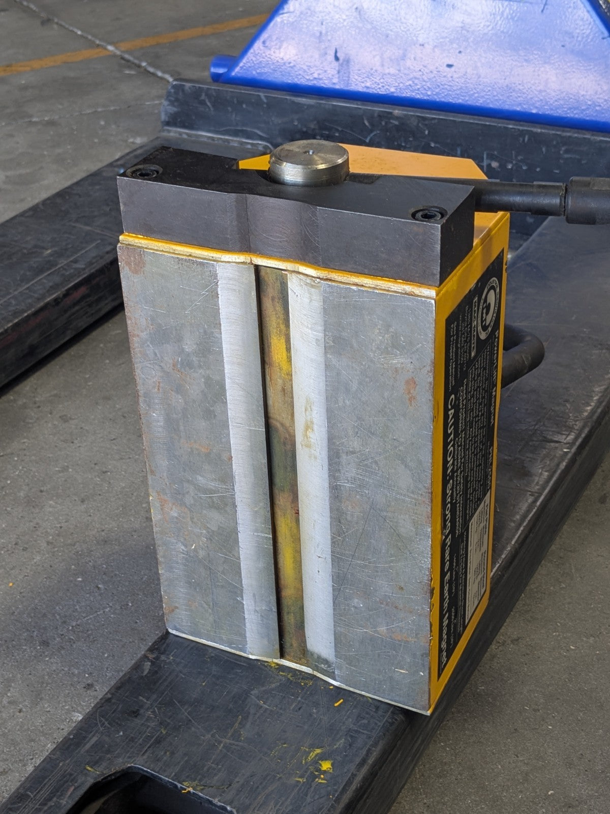 Mag Mate PowerLift Industrial Rare Earth Magnet 2500 lb. Capacity PNL2500