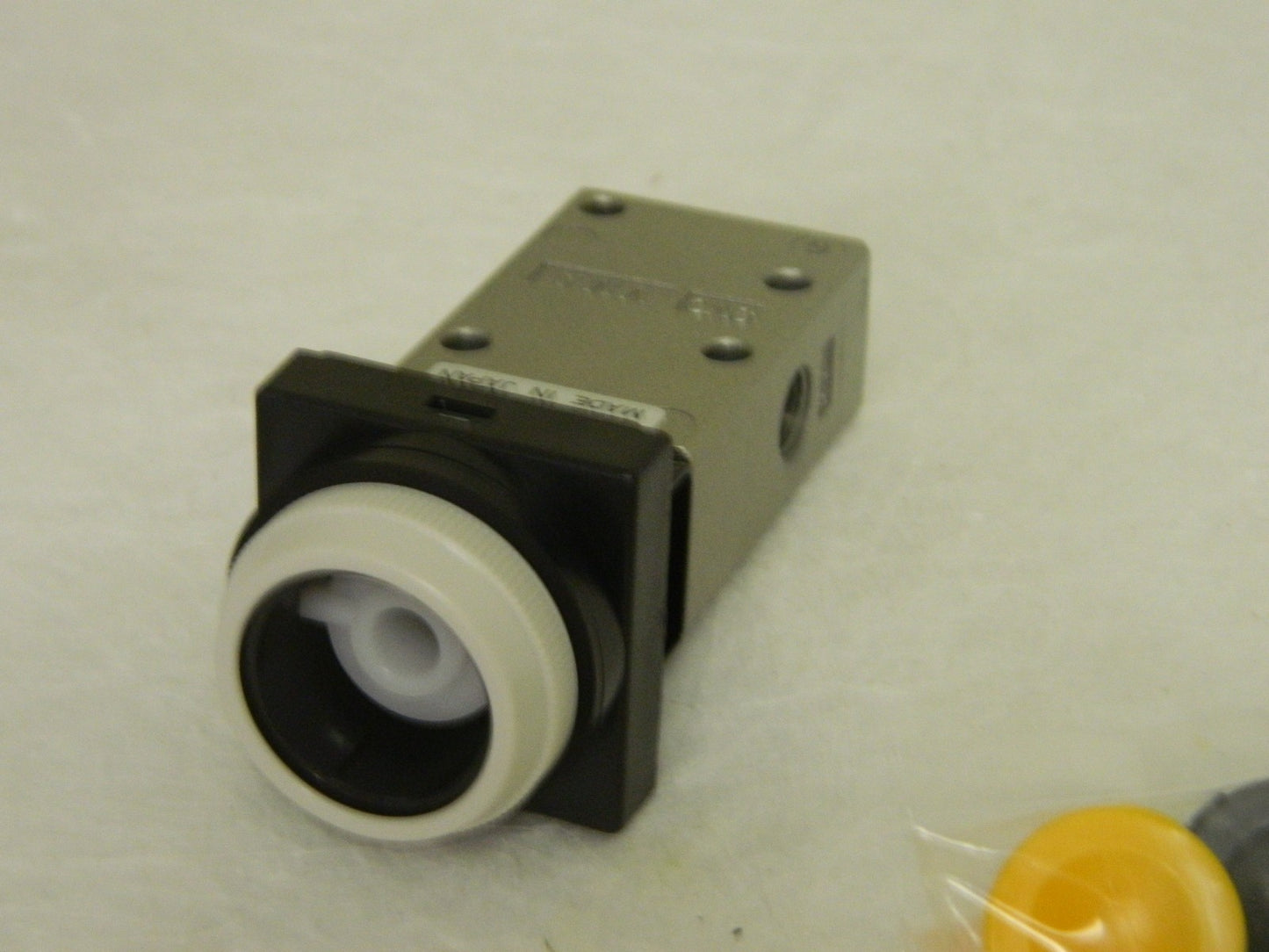 SMC 4 Way Mechanical Accuator 0.55 CV Rate 1/8" NPT Inlet 5 Port NVZM450-N0
