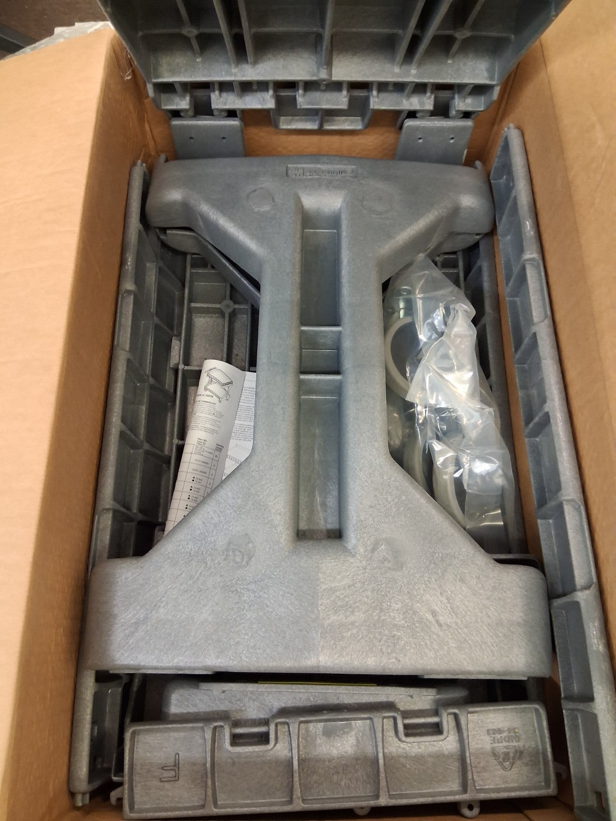 Akro-Mils Access Shelf Utility Cart 41-1/2" Long 24" Wide 30930GRAY