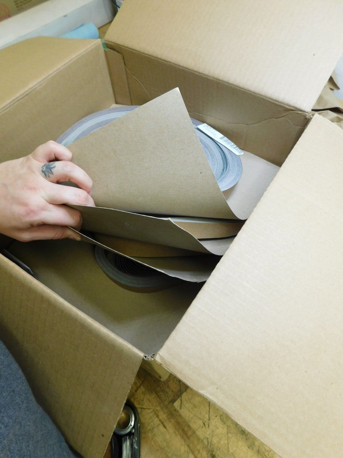 3M 307EA Trizact Cloth Belt 1  x 132  A6 JE Approx 100 Belts 268281