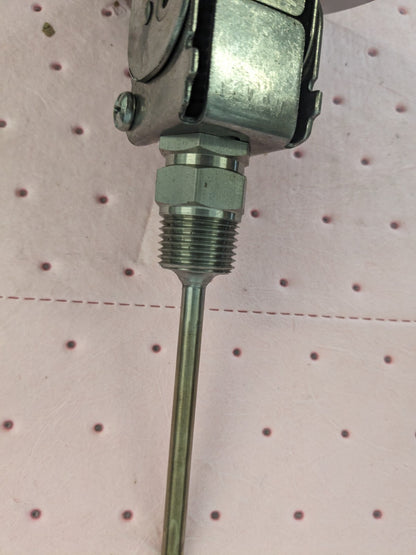 ASHCROFT Bimetal Dial Thermometer: 200 to 1,000 ° F 4" Stem Length 759426067233