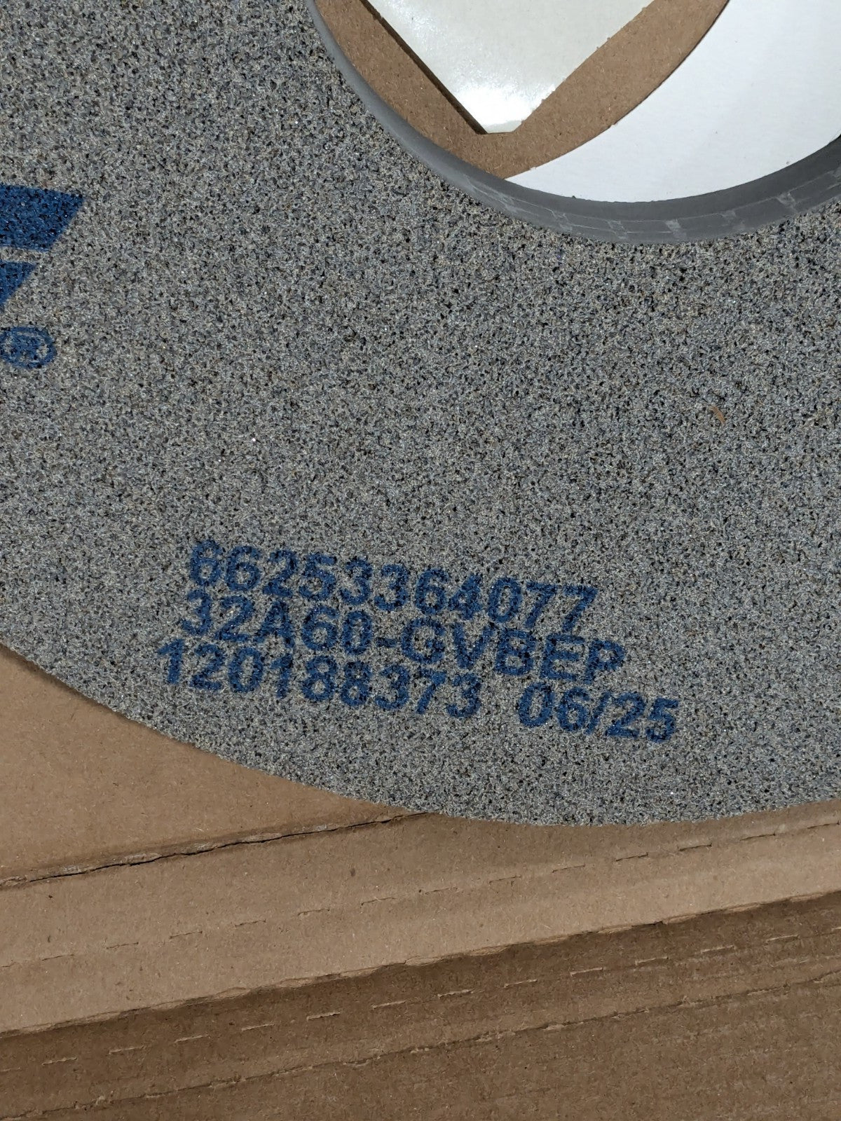 Norton Surface Grinding Wheel: 14" Dia, 1" Thick, 5" Arbor, 60 Grit 66253364077