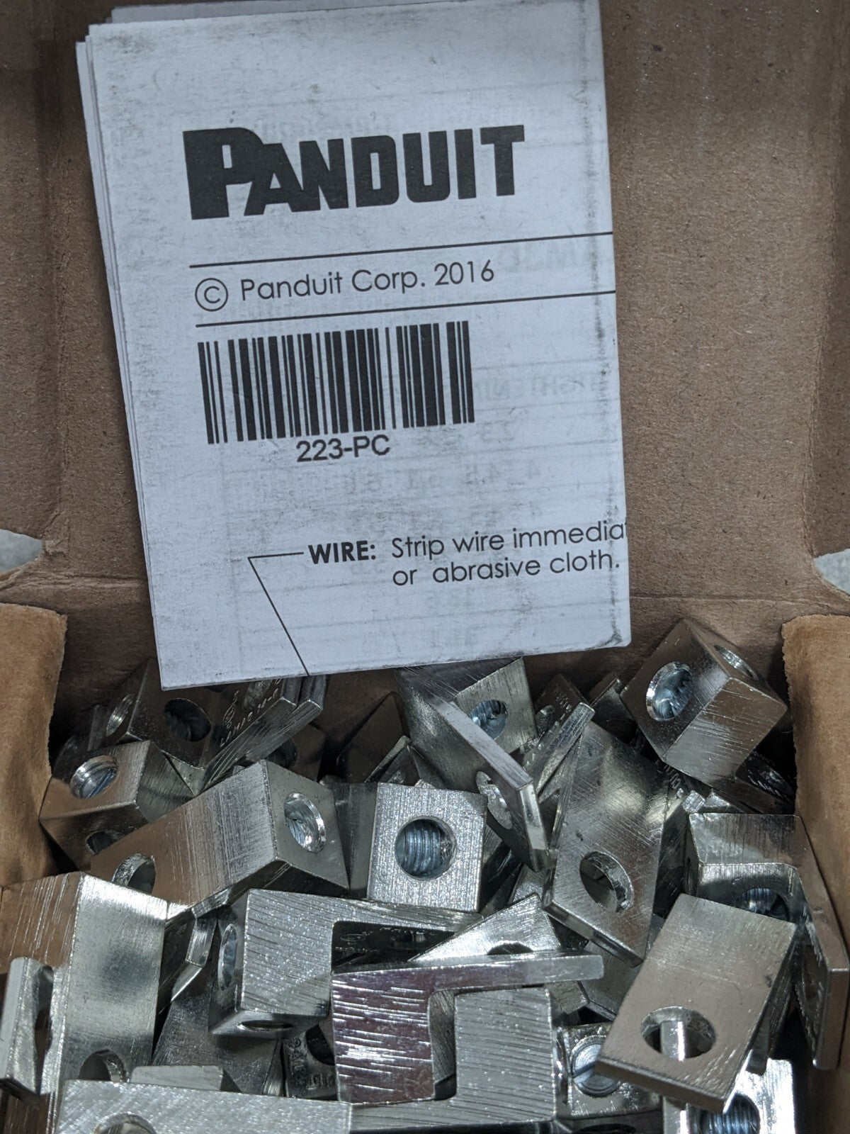 PANDUIT Square Ring Terminal: Non-Insulated, 14 to 6 AWG Qty 75 LAMA6-14-QY