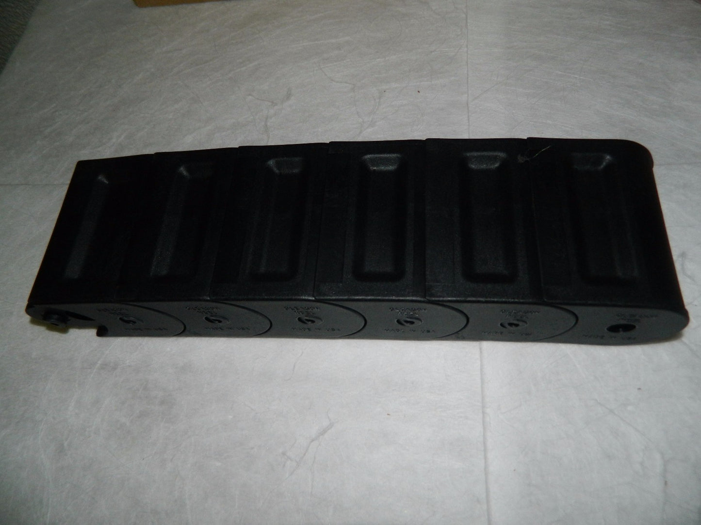 Hubbell Workplace Nylon Enclosed Cable and Hose Carrier 1FT.  ET1530-7.7-1.0