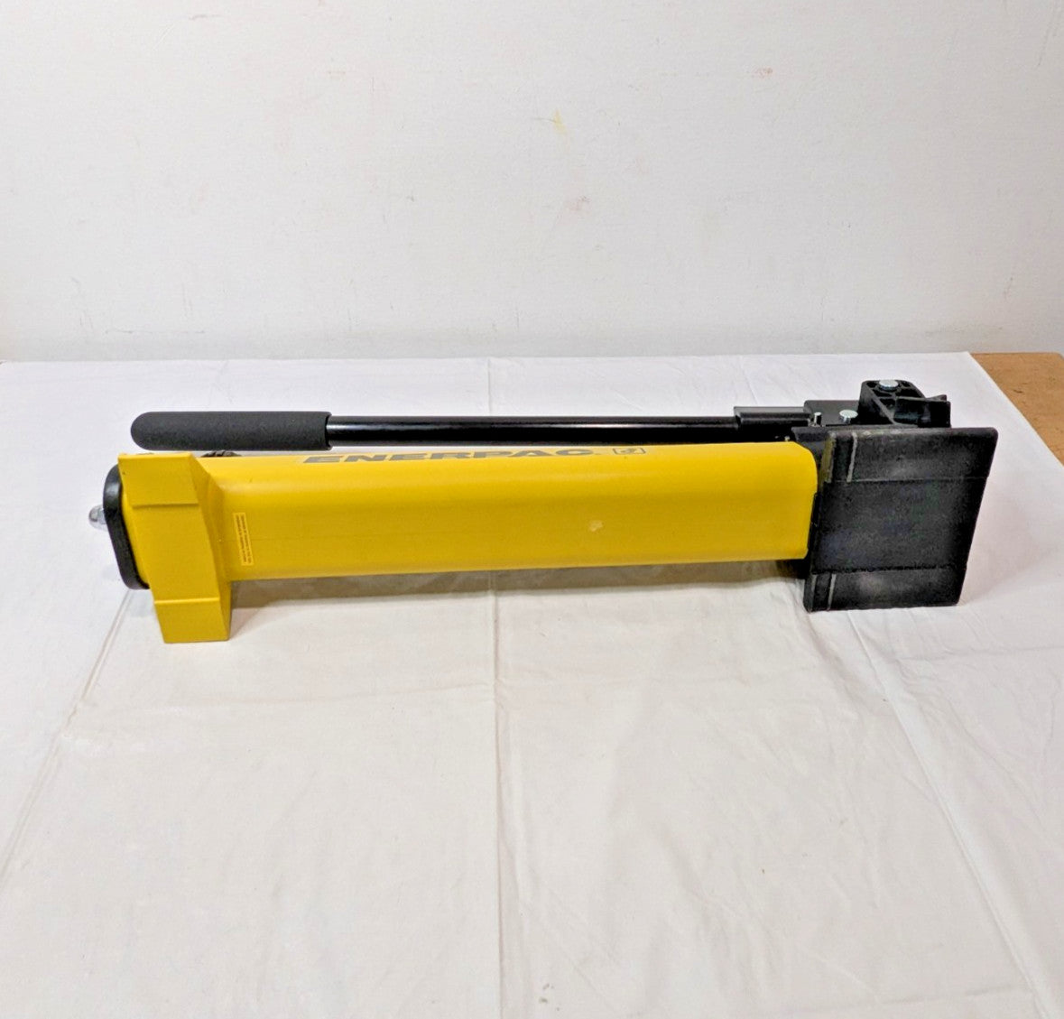 Enerpac 2 Speed Lightweight Hydraulic Hand Pump 10000 PSI P392
