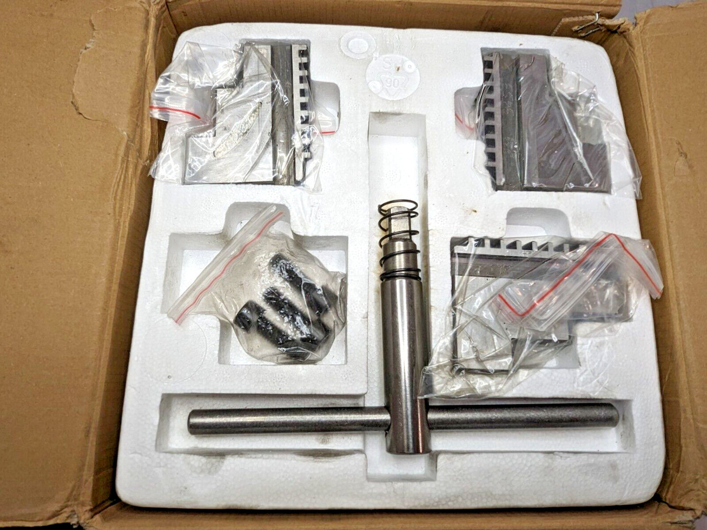 3-Jaw Self-Centering Manual Lathe Chuck 8" Dia Plain Back Mount K11-200 429-3008