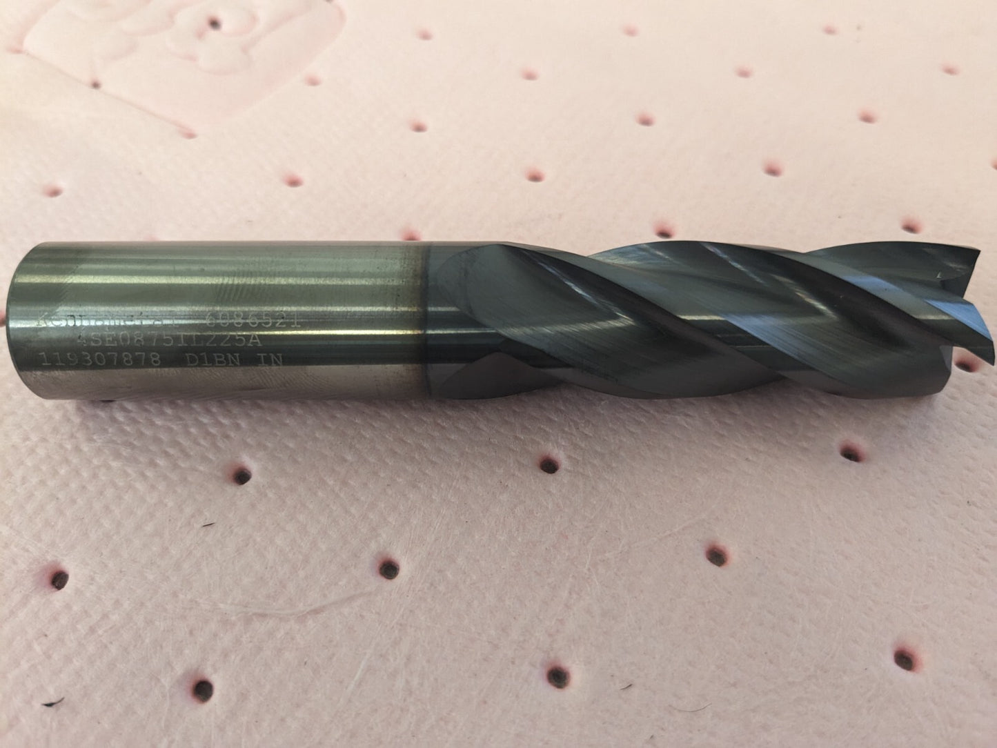 KENNAMETAL Square End Mill: 7/8" Dia, 2-1/4" LOC, 4 Fl 6086521