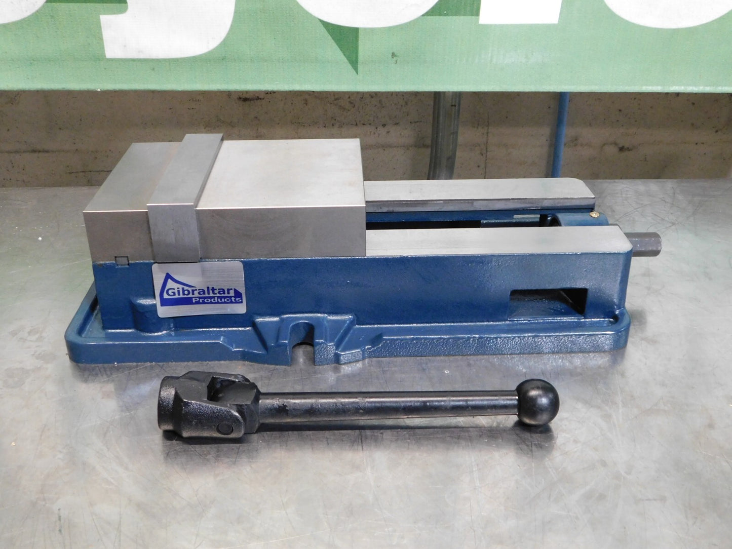 Gibraltar 7-1/2 Opening 6 Manual Horizontal Stationary Machine Vise 428-72682