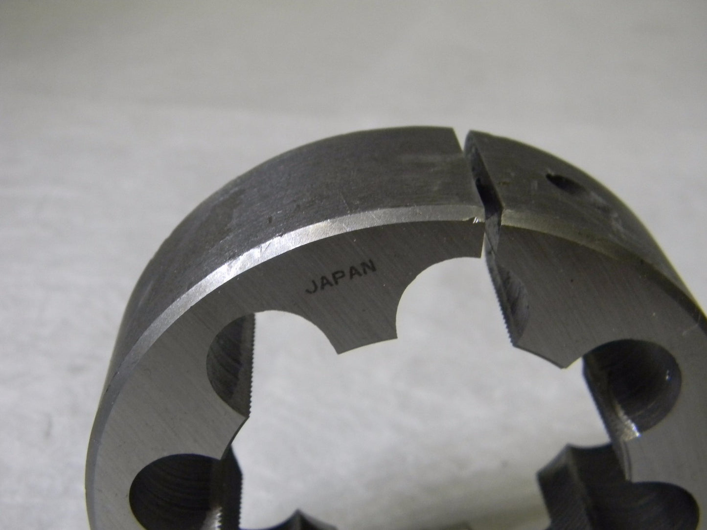 Interstate Adjustable Special Round Split Die 2-1/2 - 20 HSS 4 OD 03949302