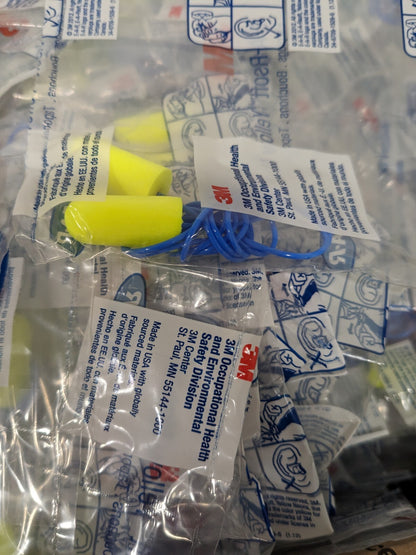 3M Earplugs 33 dB, Foam, Bullet, Roll Down, Corded Approx. 200 Pairs 7000002306
