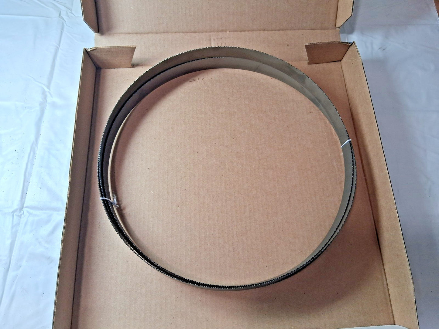 Irwin Blades Welded Bandsaw Blade 10' 10-1/2 Long x 1" Wide 87683IBB103315