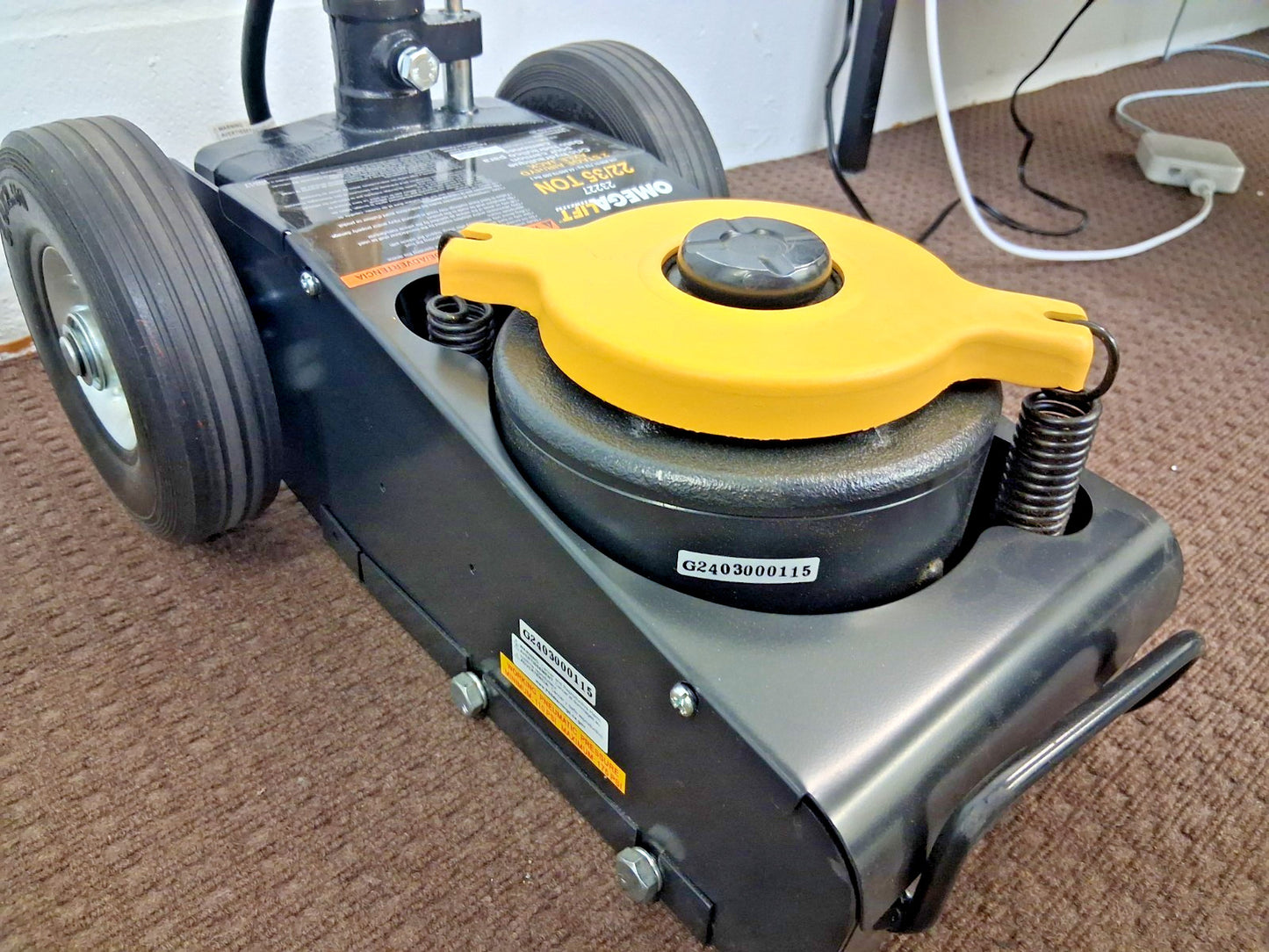 Omega Lift Equipment Dual Stage Air Actuated Truck Jack 35 Ton Capacity 23227
